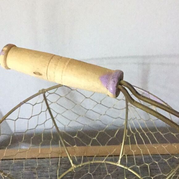 Farm house chicken wire basket with handle - Picture 6 of 6